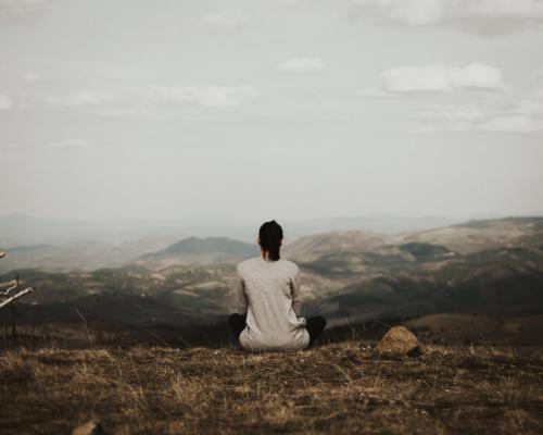 Milyen hatással van a meditáció az alvásminőségre?